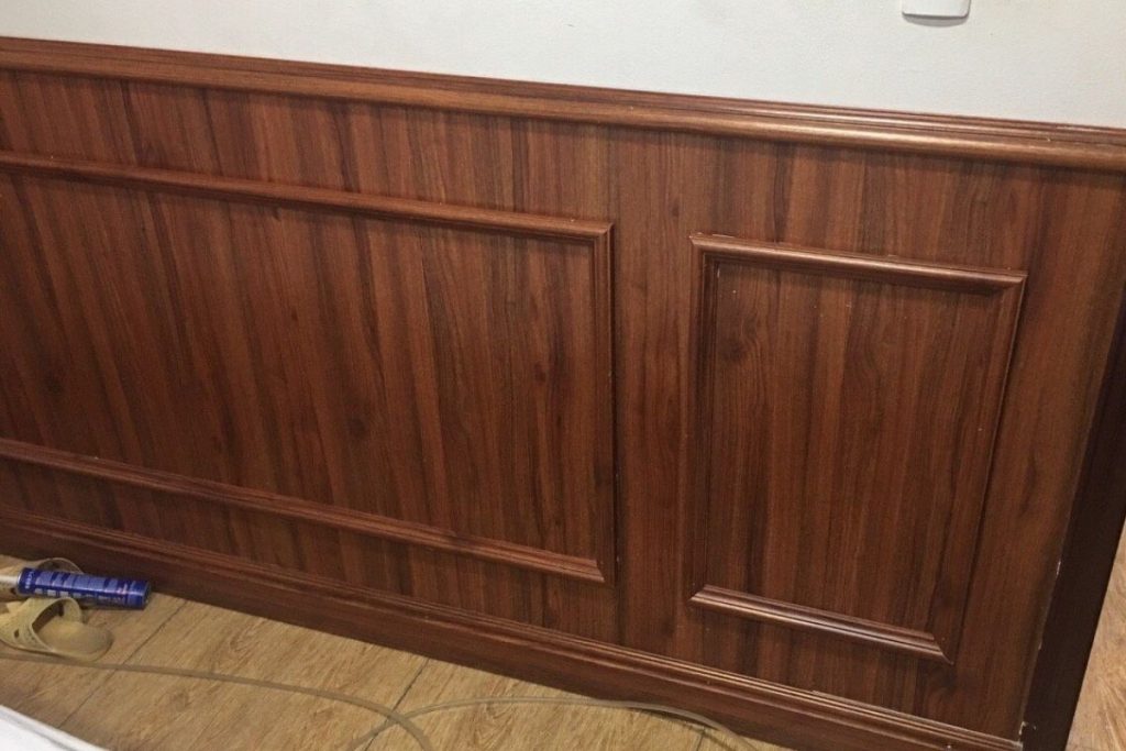 phương án thi công trực tiếp lên bề mặt gạch cần phải làm sạch, đảm bảo bề mặt gạch khô hoàn toàn trước khi tiến hành các bước tiếp theo