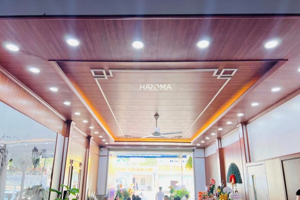 Trần nhựa nano giả gỗ cho không gian nhà hàng