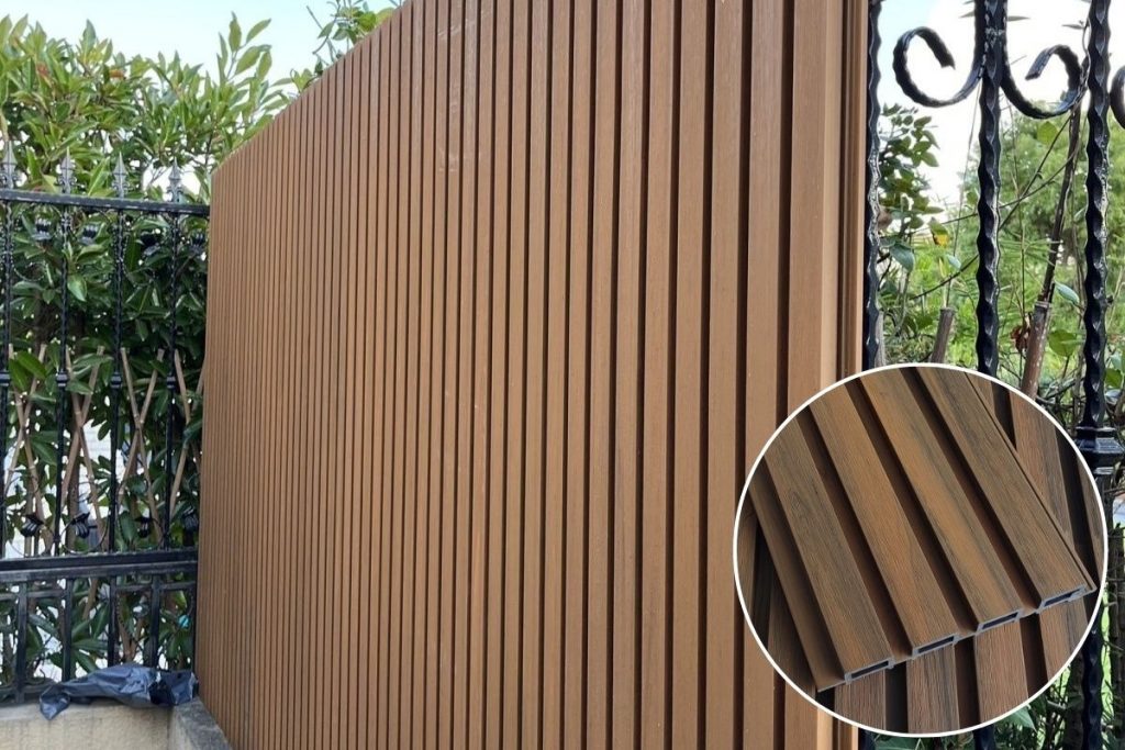 Hàng rào lam sóng gỗ nhựa giúp tạo điểm nhấn ấn tượng cho không gian