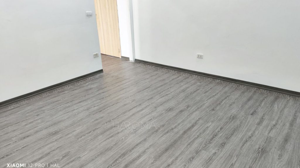Cải tạo nền nhà cũ với sàn nhựa hèm khóa SPC