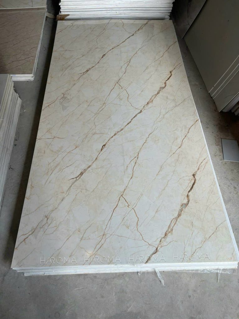 Tuy sở hữu nhiều ưu điểm nổi bật nhưng tấm PVC vân đá cũng có những hạn chế riêng