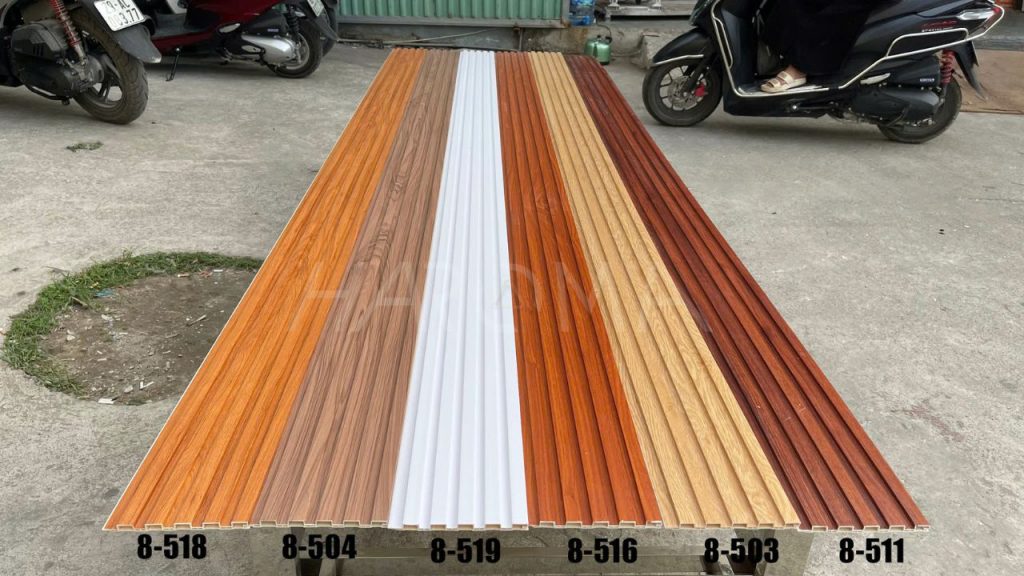 Thiết kế lam sóng với vân sóng chìm nổi tạo hiệu ứng sang trọng cho không gian