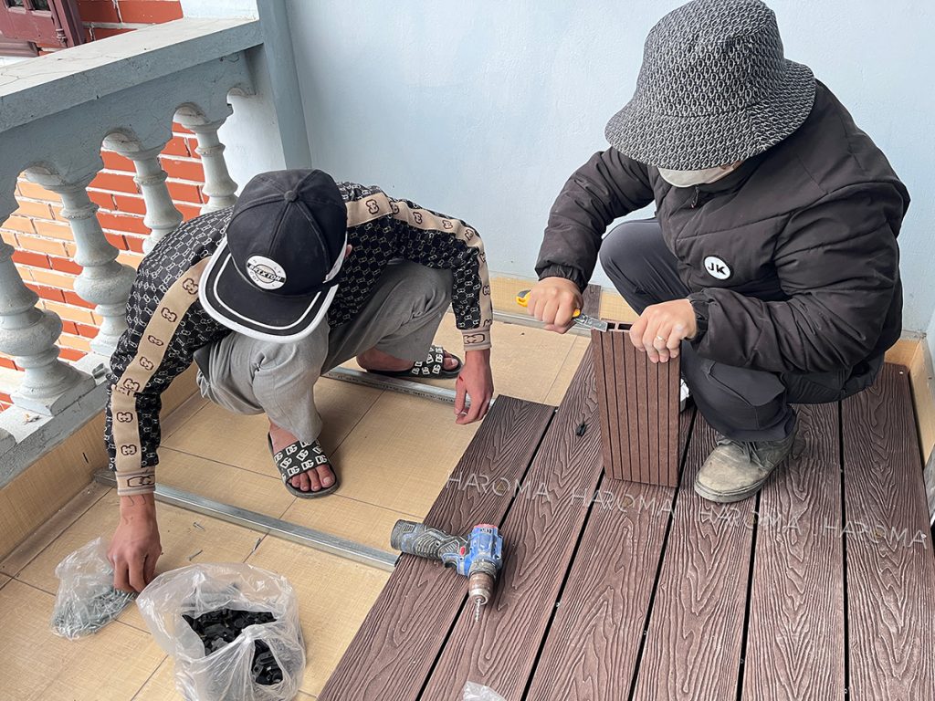 Giá thi công sàn gỗ nhựa ngoài trời phụ thuộc chính vào vật tư và giá nhân công