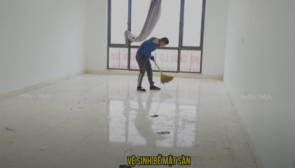 Luôn vệ sinh mặt sàn sạch sẽ trước khi thi công