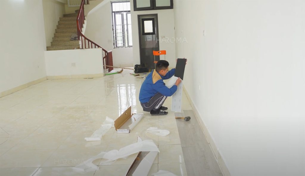 Sàn nhựa bóc dán - Bóc và dán lên nền mặt sàn phẳng và sạch