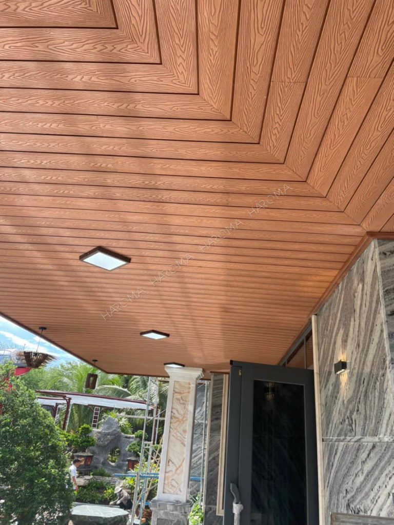 Tấm ốp mái hiên gỗ nhựa ngoài trời - Vật liệu trang trí ngoại thất sở hữu ưu điểm nổi bật