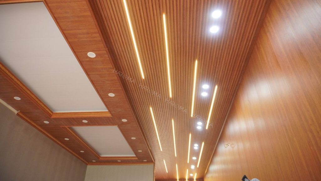 Ốp tường bằng tấm nhựa lam 5 sóng giúp không gian sang trọng hơn