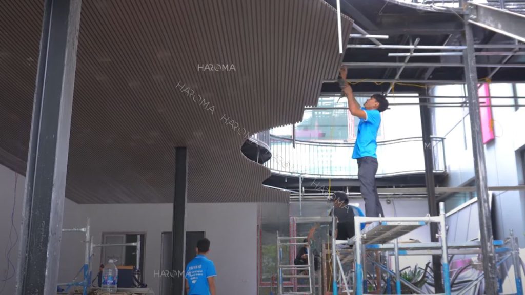 Lam sóng gỗ nhựa ASA - Vật liệu ốp trần xu hướng hiện nay
