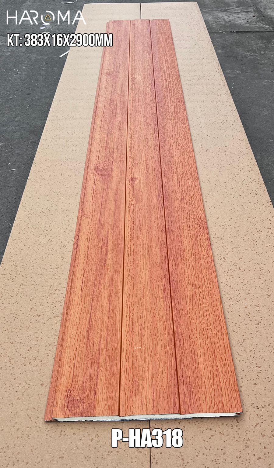 Tấm panel tôn xốp cách nhiệt Haroma có trọng lượng nhẹ giúp việc thi công dễ dàng hơn