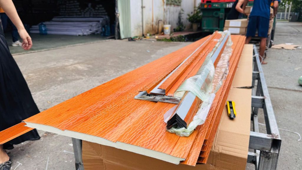 Tấm tôn xốp Haroma được sản xuất với chất lượng cao an toàn với người dùng
