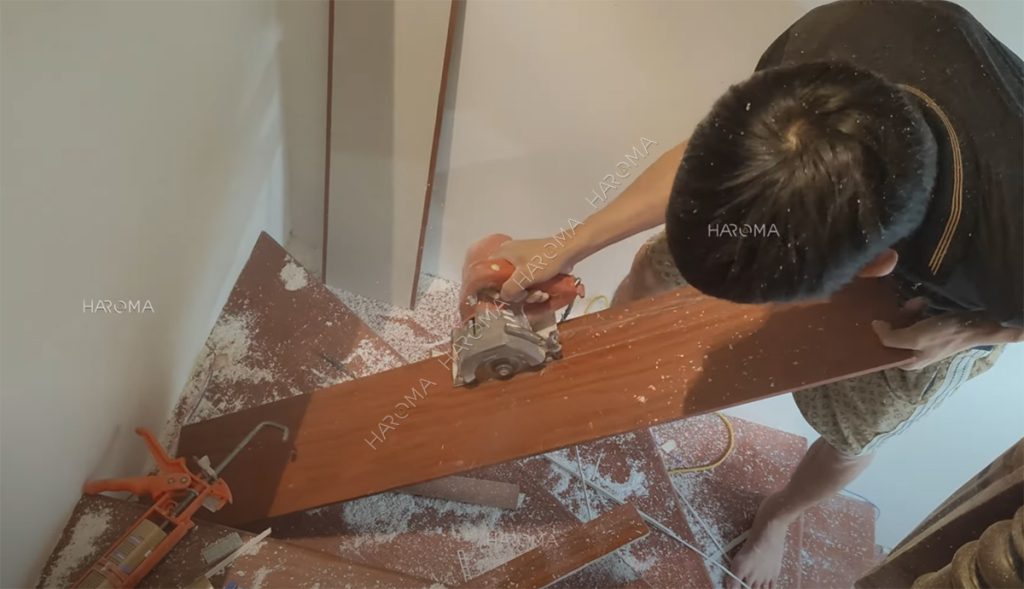 Cắt kích thước mặt bậc cầu thang phù hợp với cầu thang cần thi công