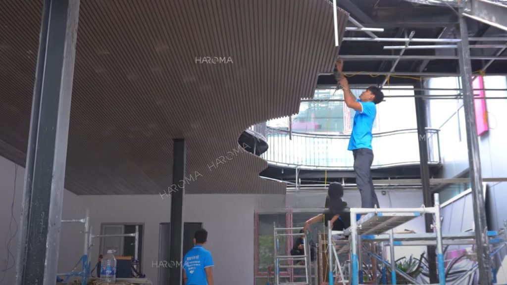 Ứng dụng lam sóng gỗ nhựa phủ ASA trong trang trí ngoại thất