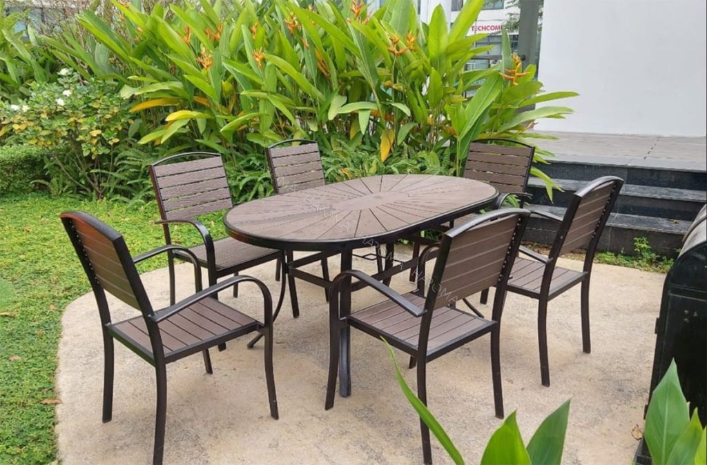 Gỗ nhựa composite sẽ giúp sân vườn trở nên hòa hợp với thiên nhiên