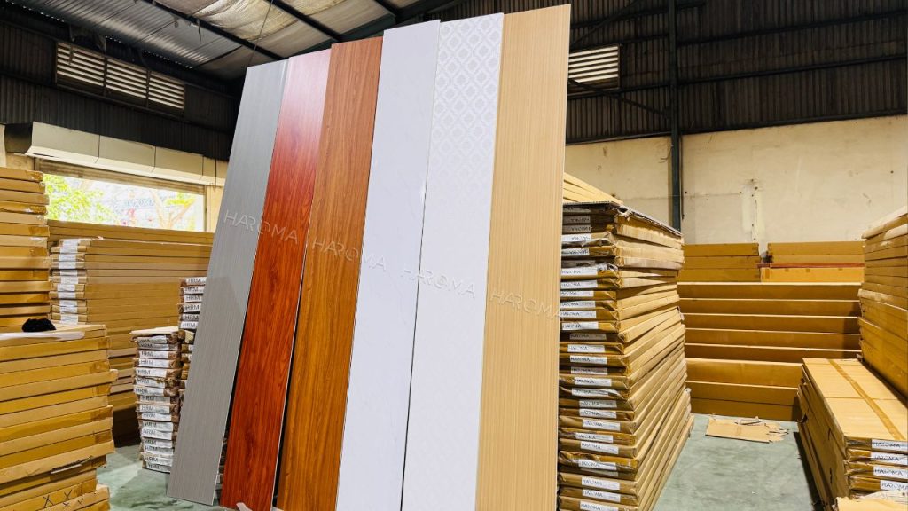 Tấm nhựa ốp tường nano sở hữu thiết kế đa dạng từ vân gỗ cho đến vân vải, vân đá