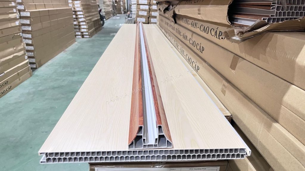 Vách ngăn phòng nhựa giả gỗ - Vật liệu làm vách ngăn phòng được nhiều người yêu thích