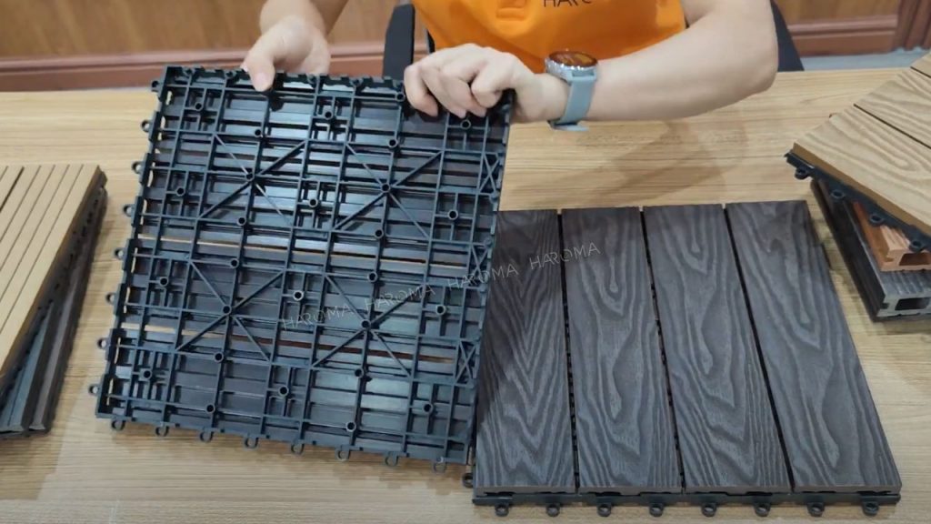 Vỉ sàn gỗ nhựa ngoài trời có thiết kế đế nhựa khiến khả năng chịu tải không quá lớn
