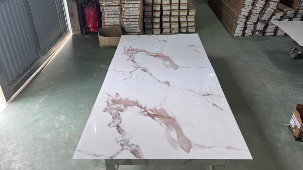 Mẫu tấm PVC vân đá ốp tường được ưa chuộng