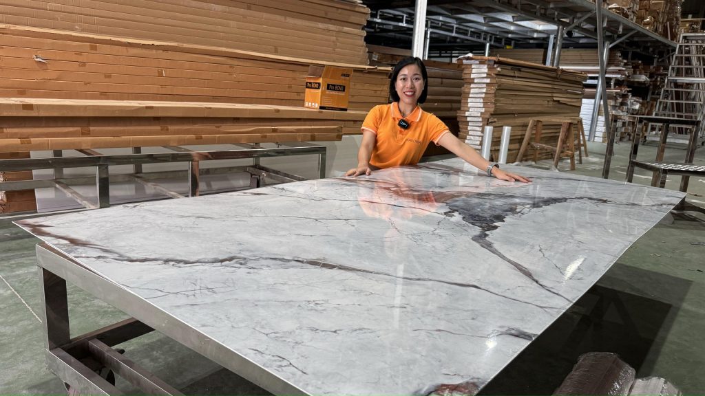 Tấm PVC vân đá - Vật liệu sở hữu thiết kế giả đá như thật nhưng giá siêu rẻ