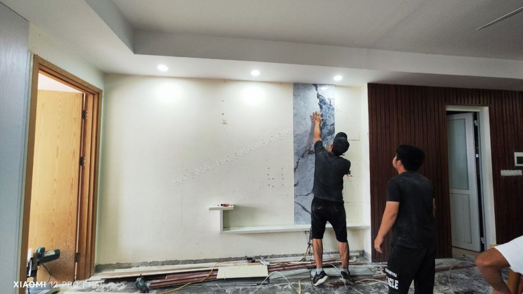 Tấm PVC vân đá - Giải pháp ốp tường chống ẩm mốc mối mọt