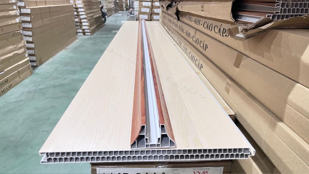 Tấm nhựa vách ngăn phòng giúp phân chia không gian nhanh chóng nhờ thiết kế hèm khóa âm dương thông minh