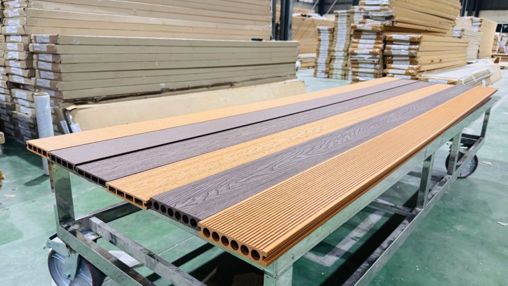 Sàn gỗ nhựa ngoài trời - Vật liệu lát sàn xu hướng với thành phần cấu tạo chính từ hạt nhựa kết hợp bột đá