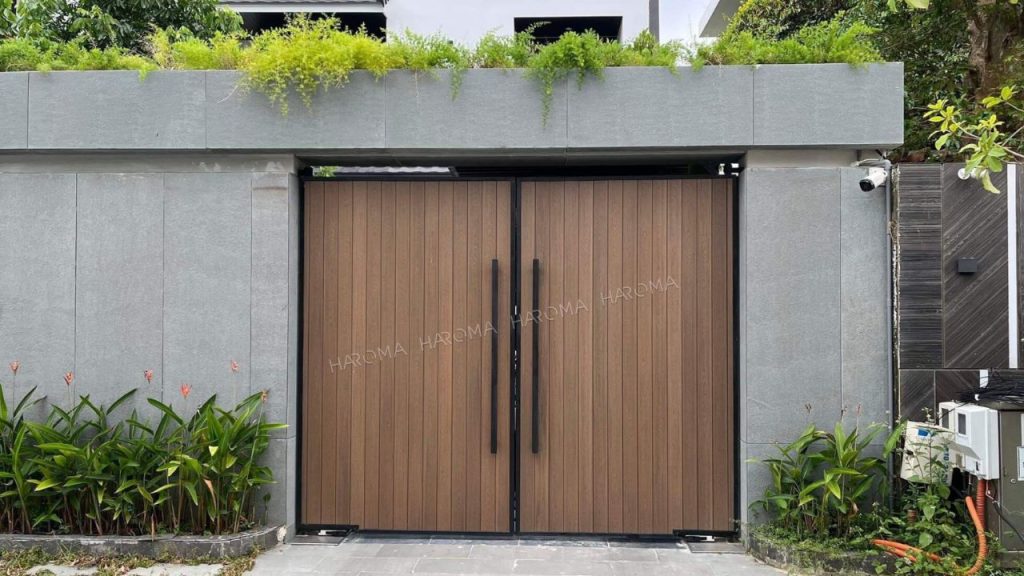 Cổng 2 cánh vân gỗ truyền thống