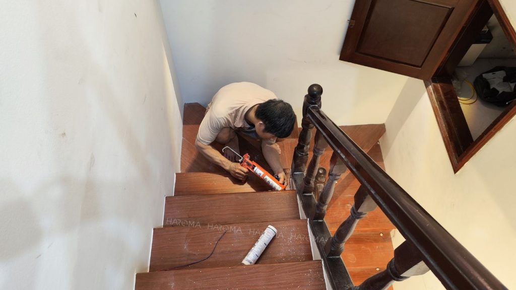 Báo giá thi công mặt bậc cầu thang nhựa giả gỗ 
