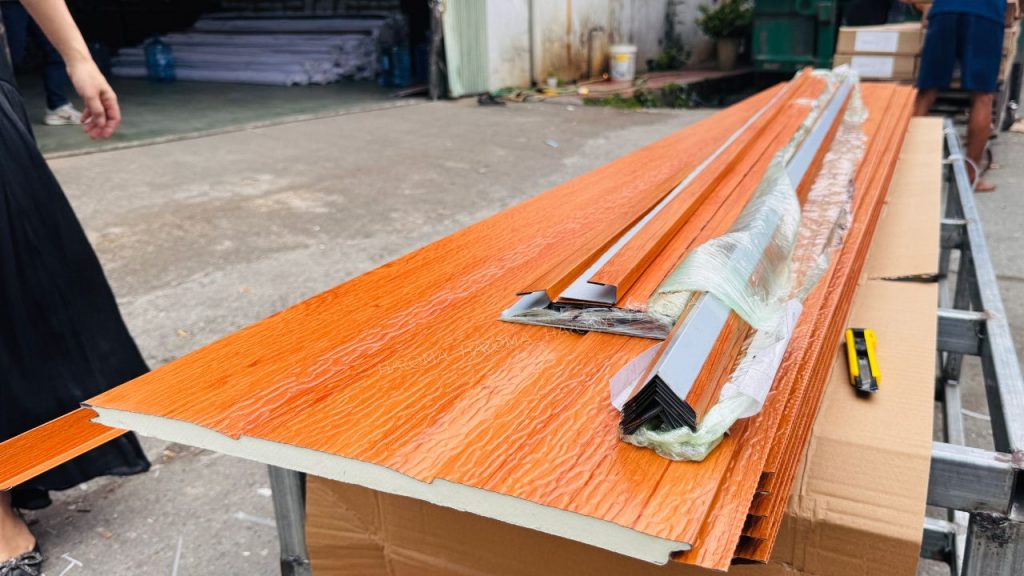 Tấm panel cách nhiệt ngoài trời sở hữu thiết kế 4 lớp với khả năng chống nóng cách nhiệt chống nồm ẩm