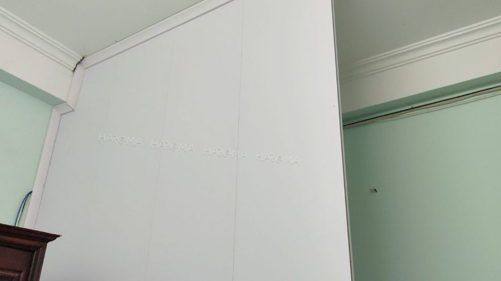 Hoàn thiện vách ngăn phòng nhựa giả gỗ