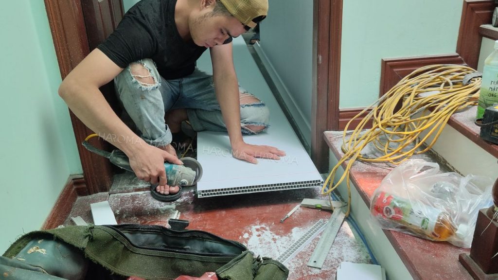 Đo đặc - Cắt tấm nhựa làm vách ngăn phòng với kích thước phù hợp