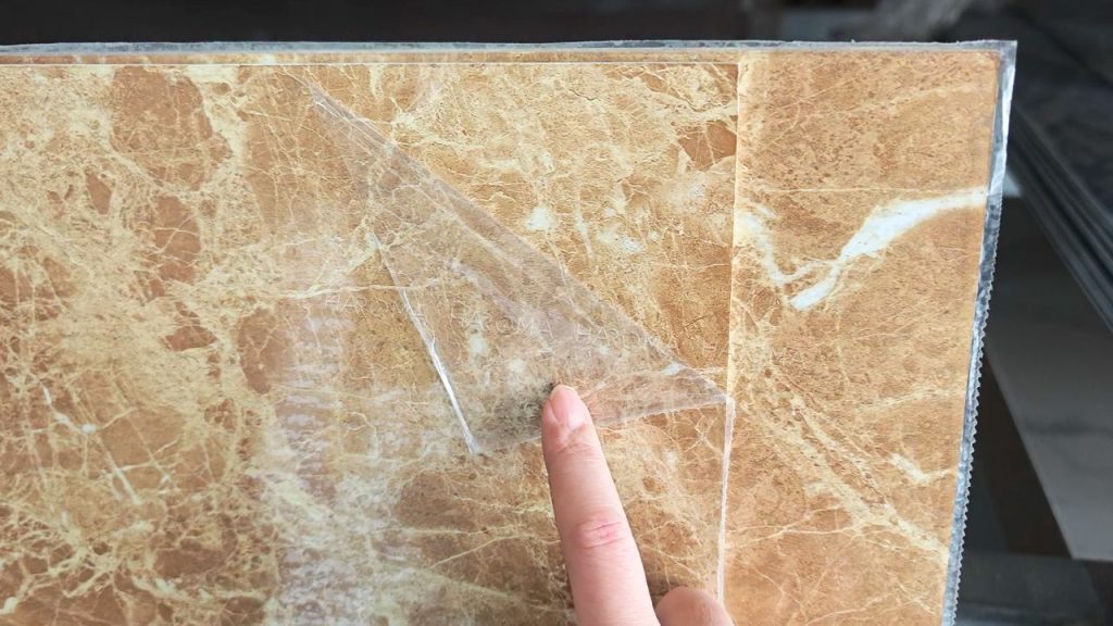 Tấm PVC vân đá có câu tạo từ hạt nhựa kết hợp bột đá