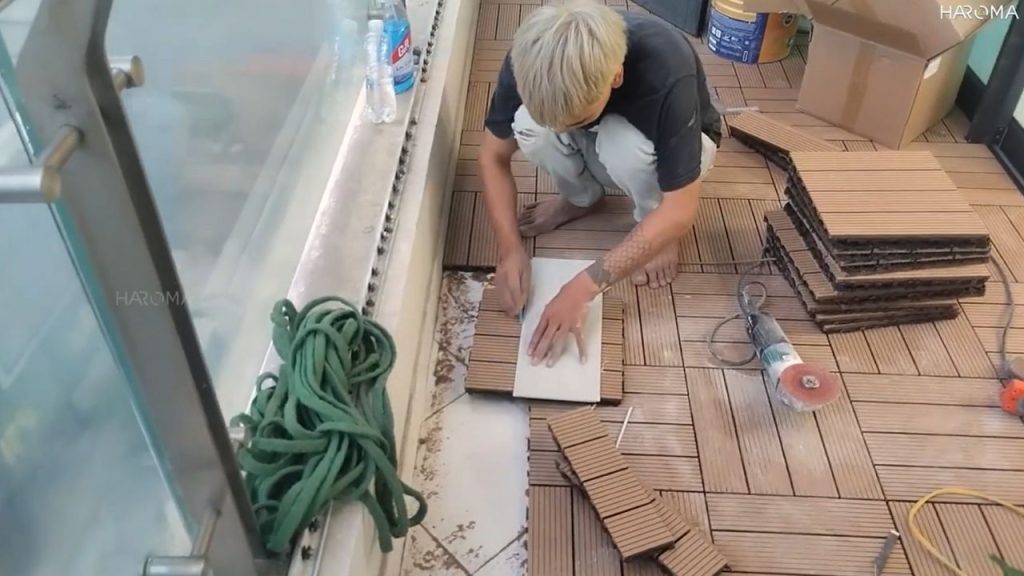 Đo cắt tấm theo kích thước phù hợp với ban công