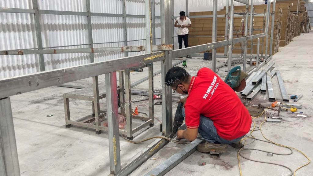 Lắp đặt thi công khung xương tường lam sóng