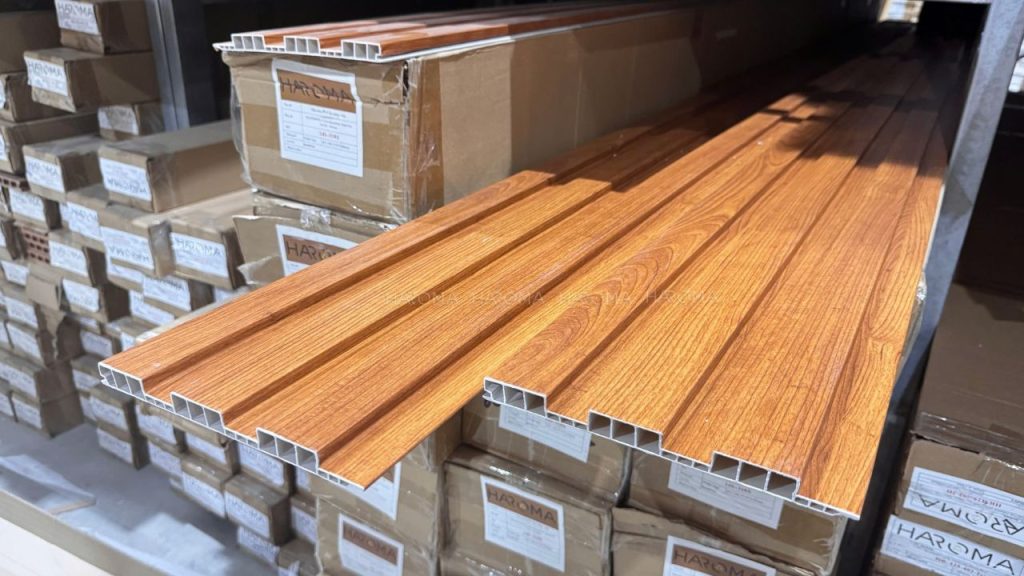 Tấm lam sóng nhựa giả gỗ - Vật liệu ốp tường xu hướng được nhiều người yêu thích