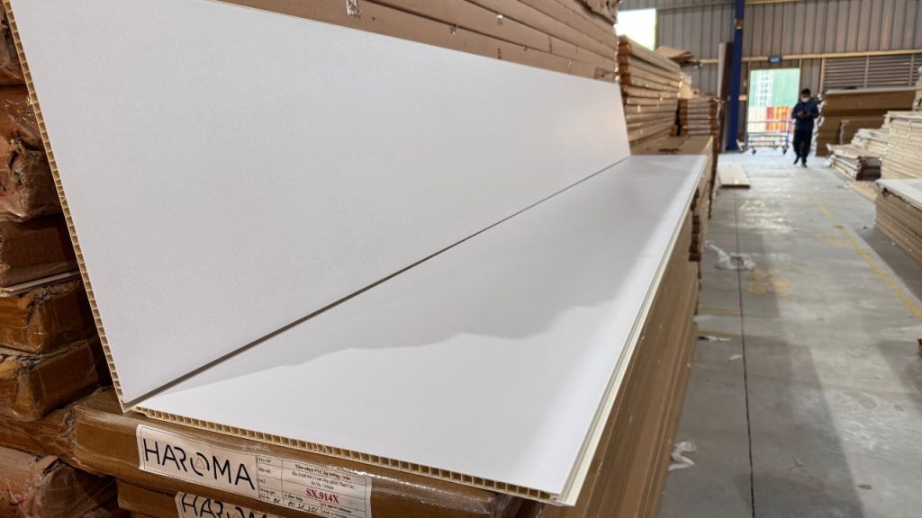 Tấm ốp nhựa nano - Vật liệu ốp tường trần với khả năng chống ẩm mốc mối mọt