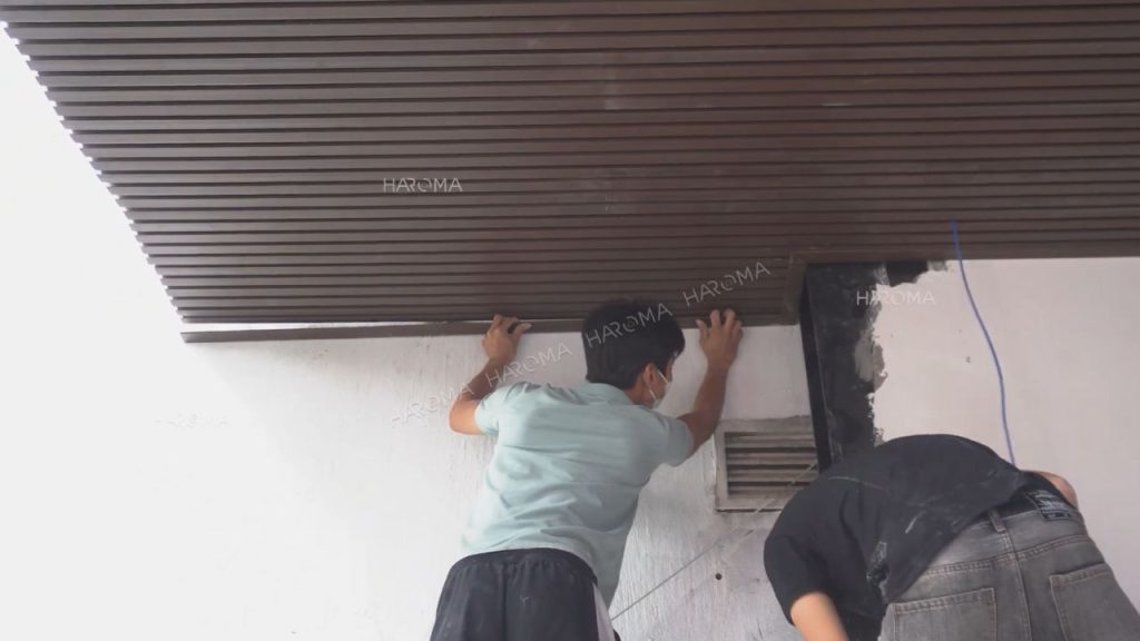 Thi công nẹp V che điểm kết thúc tấm ốp gỗ nhựa ASA