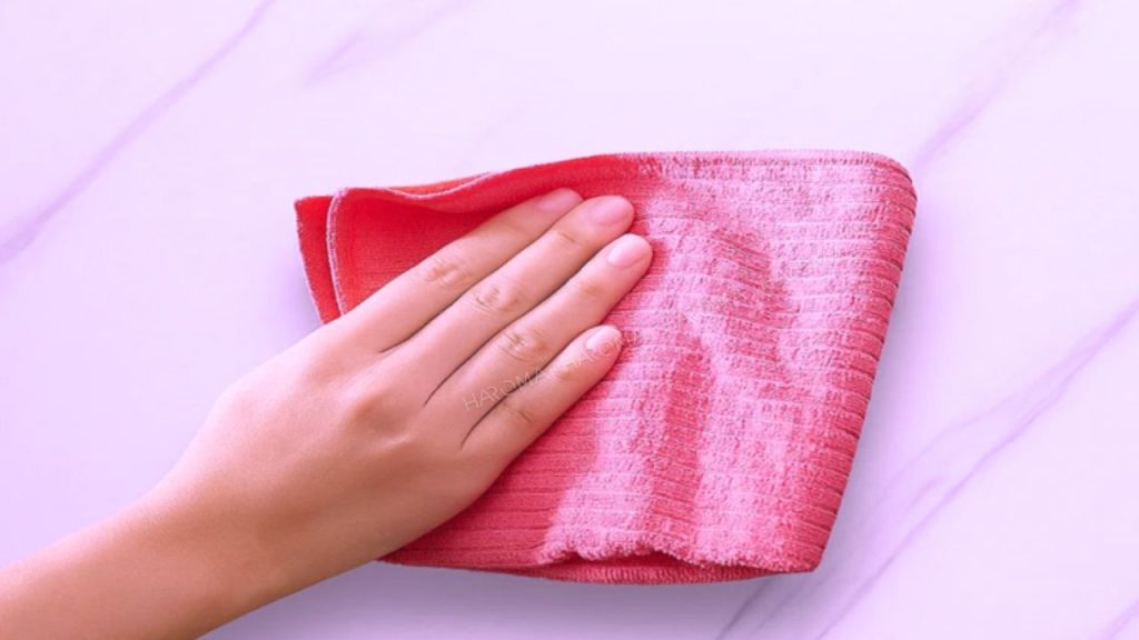 Chú ý không sử dụng hoá chất tẩy rửa để vệ sinh tấm