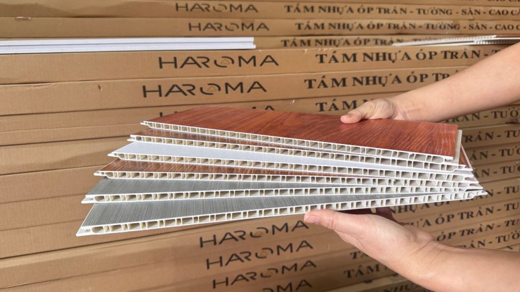 Tấm ốp nhựa nano sở hữu bề mặt phủ film sang trọng