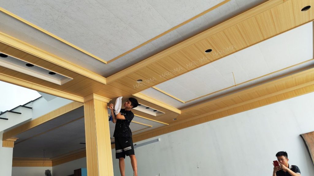 Trần nhựa giả gỗ - Vật liệu ốp trần xu hướng được nhiều người lựa chọn
