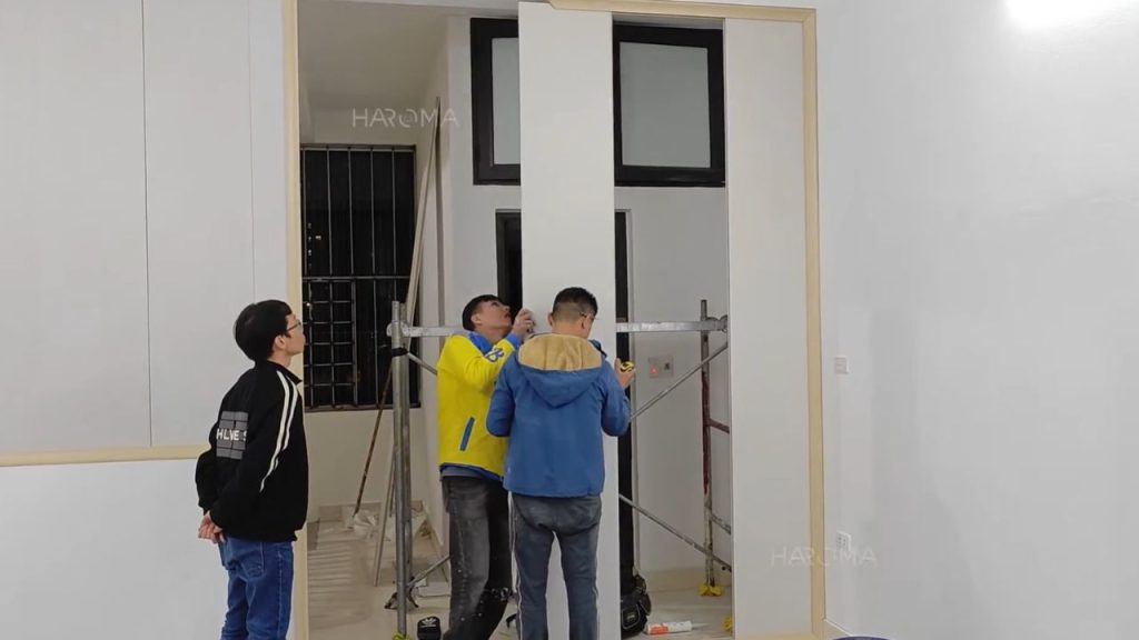 Tránh lắp đặt tấm nhựa vách ngăn phòng ở khu vực chụi va đập nhiều