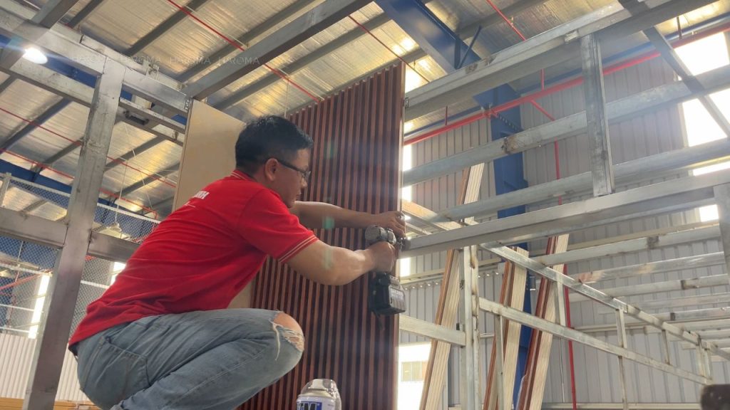 Thi công lam sóng ốp tường cần đảm bảo vị trí thi công phẳng sạch và khô ráo