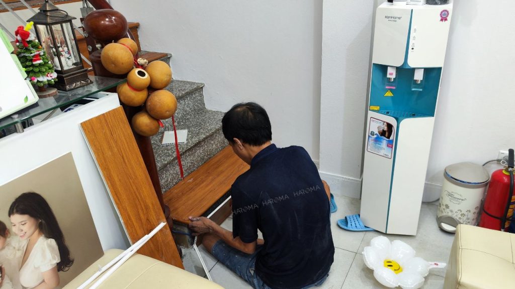Mặt bậc cầu thang nhựa vân gỗ có cách thức thi công đơn giản