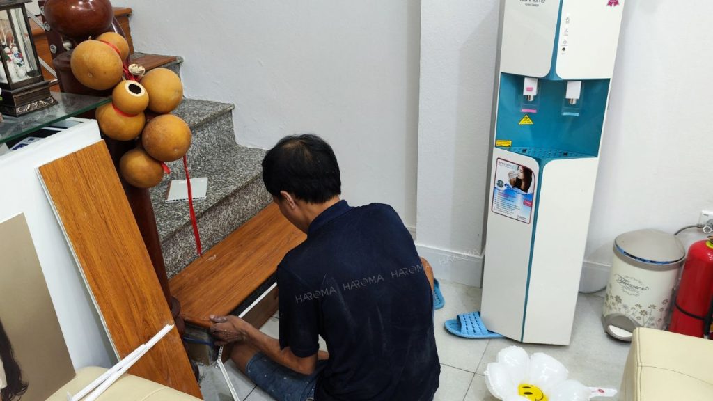 Thi công cầu thang nhựa vân gỗ không quá phức tạp