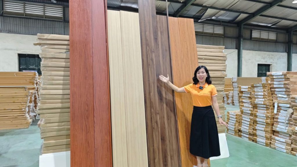 Cầu thang nhựa vân gỗ Haroma giá thành cực tốt