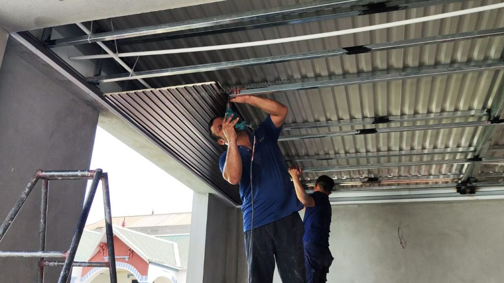 Thi công ghép tấm panel làm trần