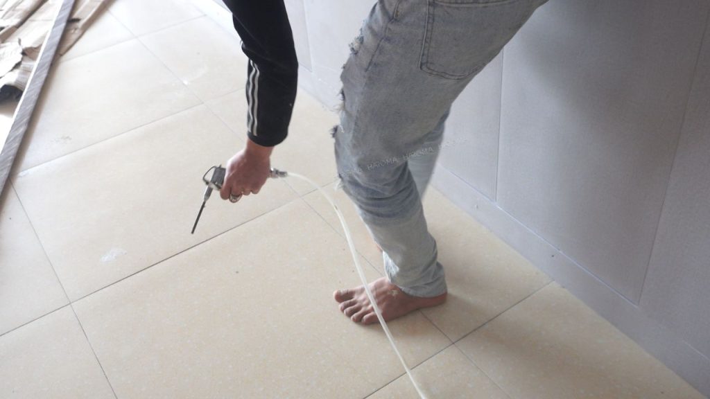 Luôn vệ sinh lau dọn sàn nhà trước khi thi công