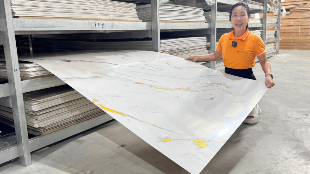 Tấm PVC vân đá - Vật liệu ốp tường xu hướng được nhiều người yêu thích