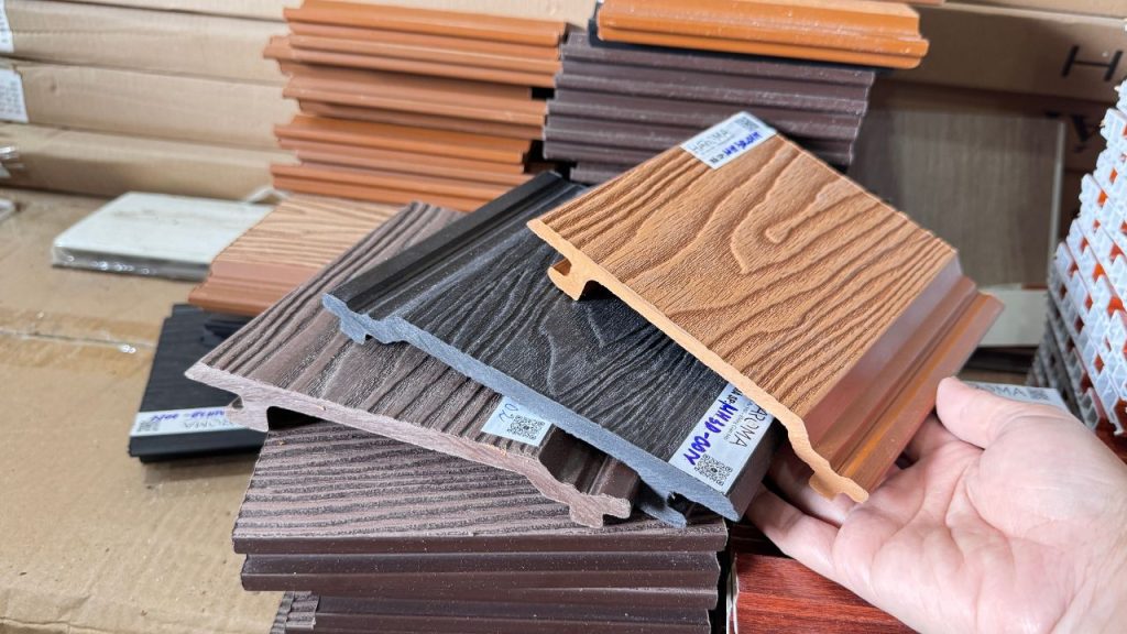 Tấm ốp gỗ nhựa làm mái hiên nhà