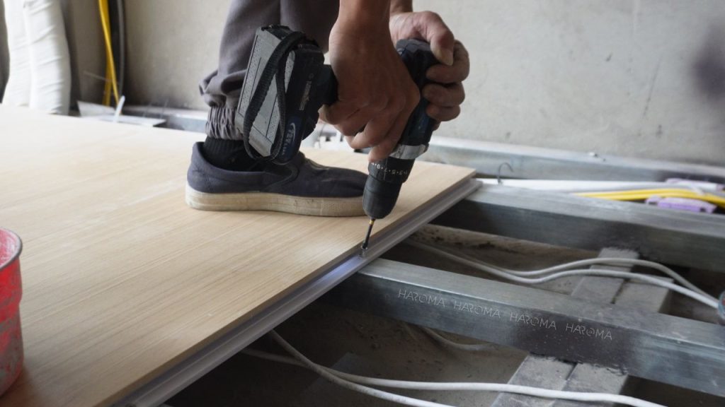 Sàn nhựa chịu lực thi công đơn giản nhờ hèm khoá âm dương thông minh