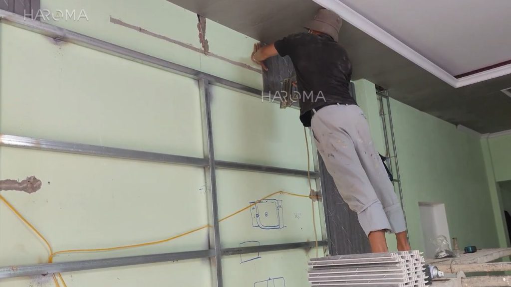 Thi công hệ khung xương ốp tấm nhựa